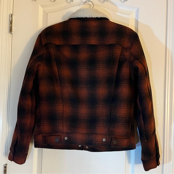 Levi’s men’s small plaid wool and sherpa trucker jacket. - Picture 4 of 5